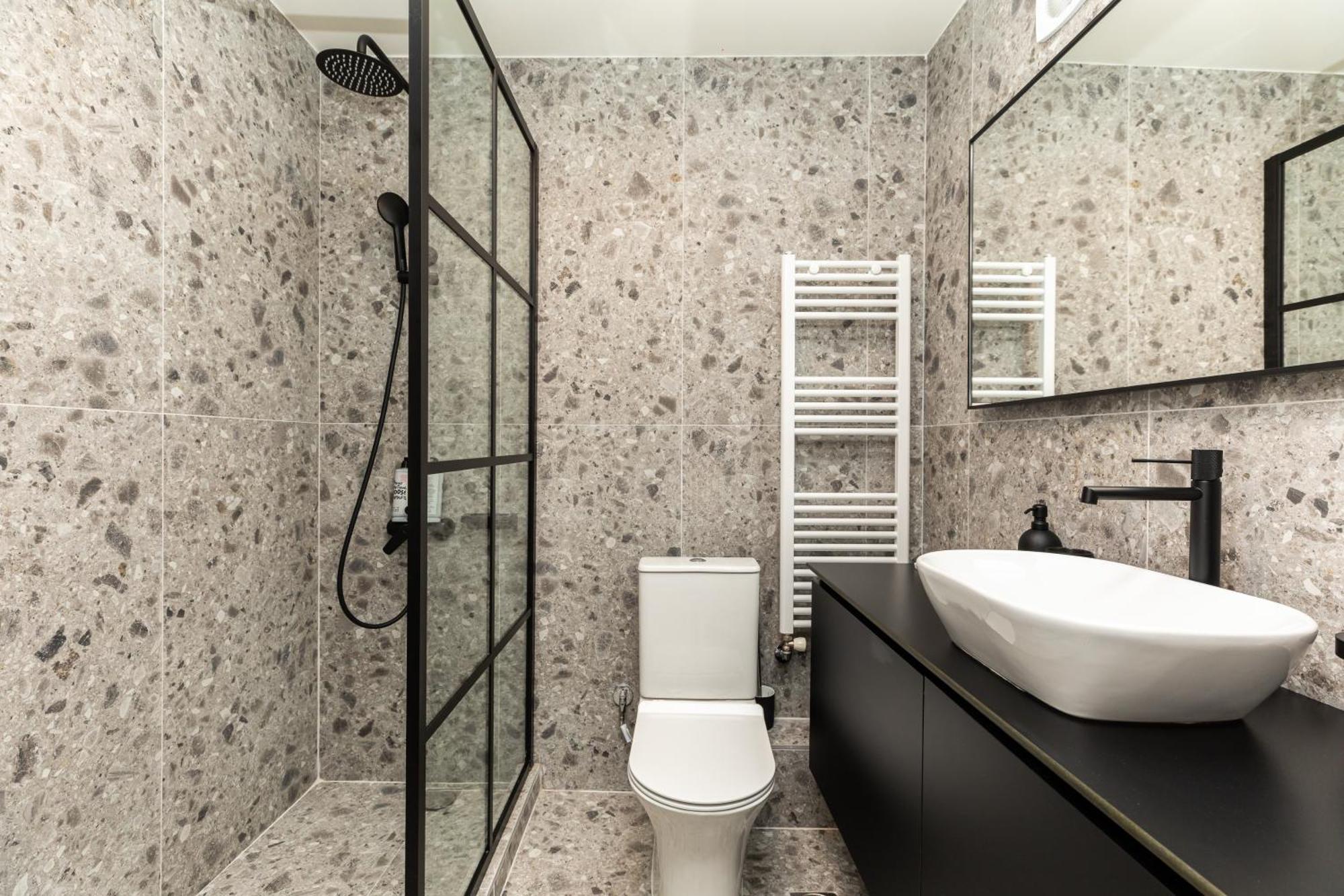 Vista By Halu!: Spacious City Centre Home Tesalonika Bagian luar foto