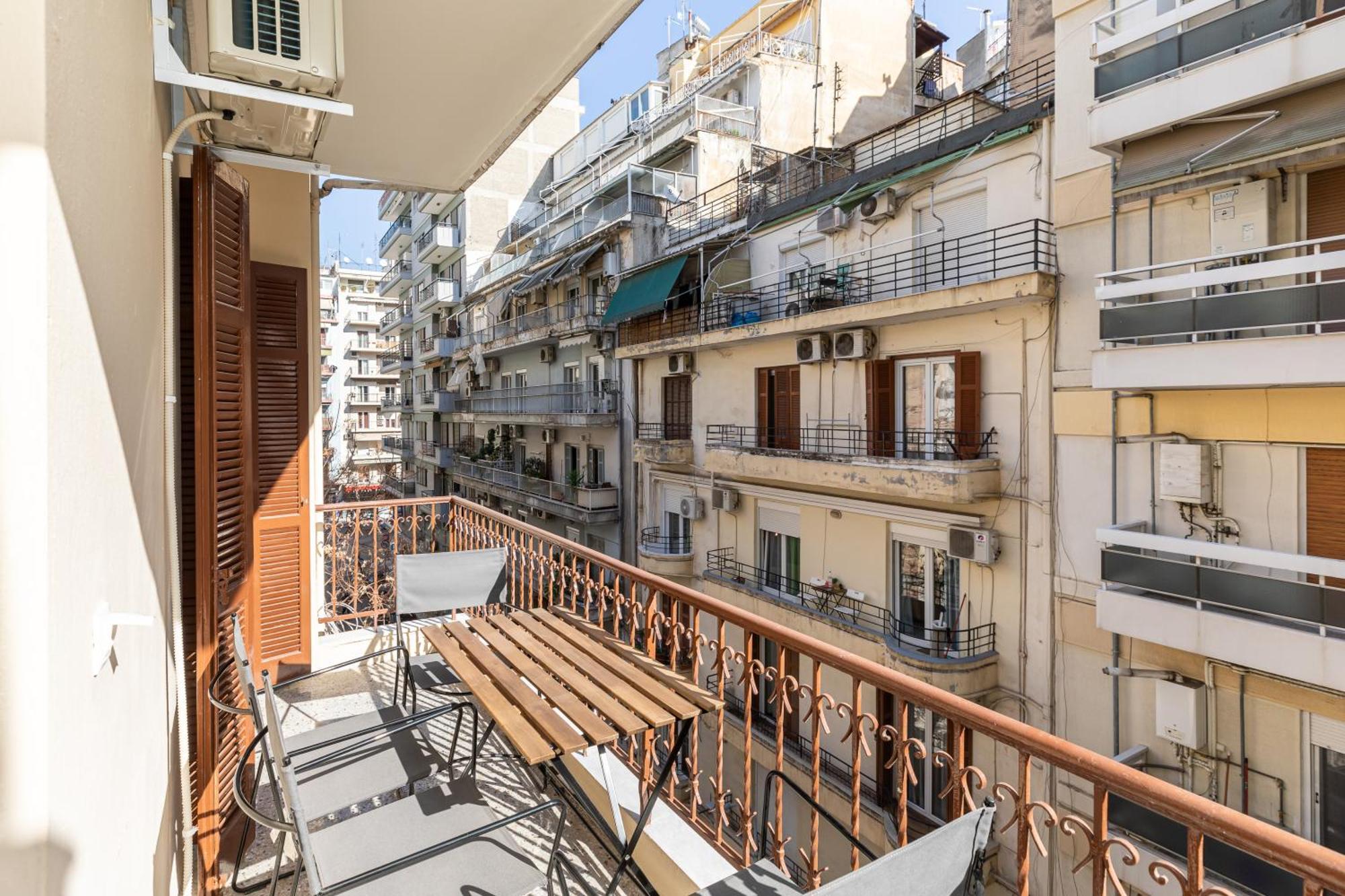 Vista By Halu!: Spacious City Centre Home Tesalonika Bagian luar foto