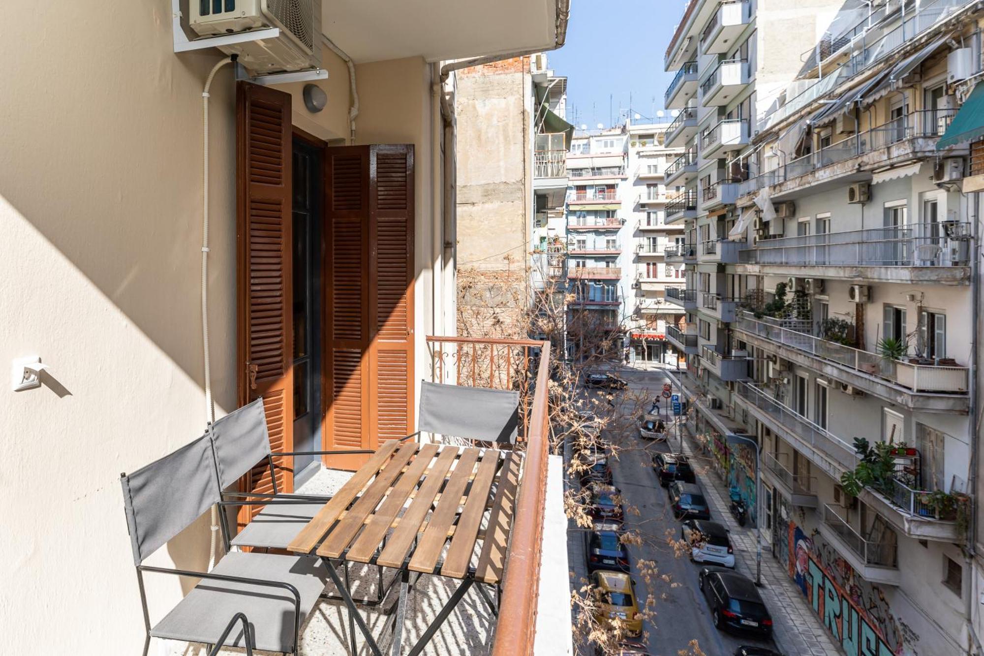 Vista By Halu!: Spacious City Centre Home Tesalonika Bagian luar foto